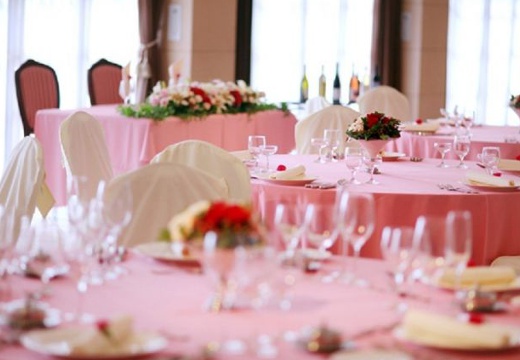 COCOLAND（ココランド）。披露宴会場。温かな日の光が主役のふたりをより明るく見せる『ブランシェ』