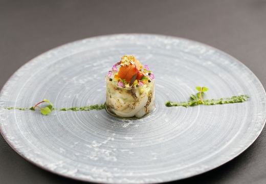 Accueillir 風彩の森迎賓館(アクイール)。料理。美しい盛り付けにも定評があるフレンチ創作のコース料理
