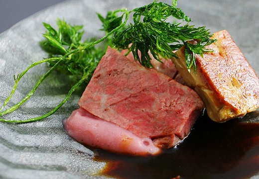 Accueillir 風彩の森迎賓館(アクイール)。料理。メインにはフォアグラを取り入れた肉料理も用意できます