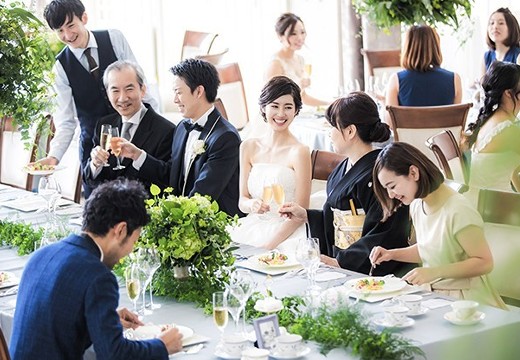 Accueillir 風彩の森迎賓館(アクイール)。披露宴会場。ゲストと近い距離感で過ごせる和やかなパーティーが叶います