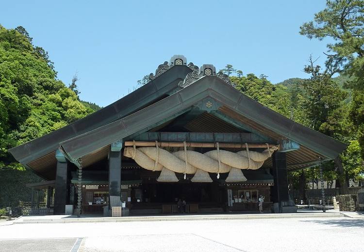 Queen’s Marry（クイーンズマリー）。挙式会場。縁結びのご利益があることで有名な『出雲大社』での神前式も可能