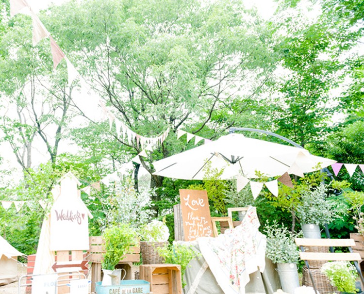 松江市宍道ふるさと森林公園。スタッフ。スタッフのアドバイスを受けながら会場内の飾り付けも楽しめます