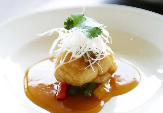 jasmin(ジャスミン)。料理。食事の進み具合をチェックしながら、料理を仕上げてくれます