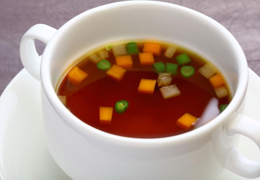 サウスブリーズホテル。料理。温かい料理は温かなうちに、出来立てをテーブルまでサーブ