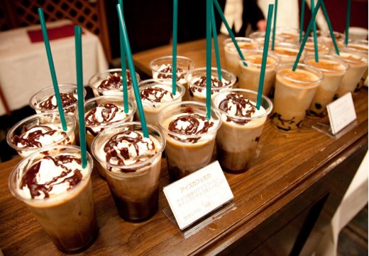 サウスブリーズホテル。料理。充実のドリンク片手にゲストとの会話も楽しめます