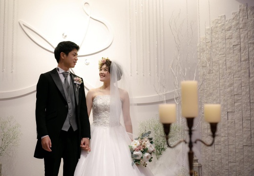 サウスブリーズホテル。挙式会場。白を基調とした、神秘的で落ち着いた雰囲気の空間です