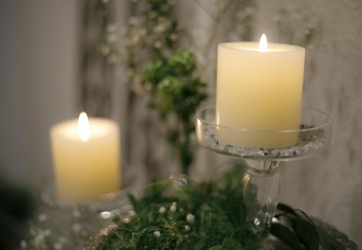 サウスブリーズホテル。挙式会場。キャンドルの灯りが揺れるなか、感動的な挙式が叶います