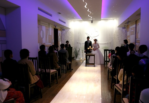 サウスブリーズホテル。挙式会場。ゲストとの距離感が近いので、アットホームなセレモニーが実現