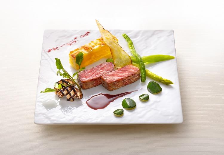 ブライダルフォート。料理。細部の盛り付けまでこだわり抜いた祝宴を彩る料理