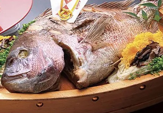石清水八幡宮 神明殿。料理。鯛と素麺を一緒に食べる地元の伝統婚礼料理『鯛麺』