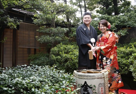 料亭 二蝶。披露宴会場。庭園での鏡開きなど多彩な演出も用意されています