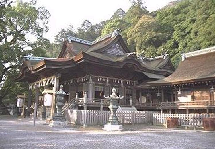 湯元こんぴら温泉華の湯 紅梅亭。挙式会場。『金刀比羅宮』では長い階段の先の「御本宮」まで車で送迎が可能