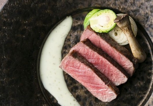 THE GARDEN DINING 弓絃葉（ザ ガーデン ダイニング 弓絃葉）。料理。料理長が厳選した上質な国産牛のステーキはゲストに人気