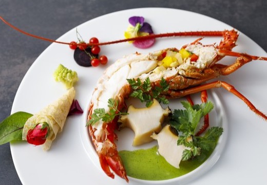HOTEL CLEMENT TAKAMATSU。料理。見た目にも美しい料理は、食べるのがもったいなくなるほど