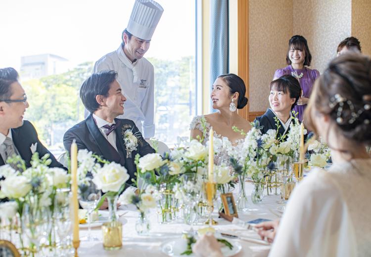 JRホテルクレメント高松。披露宴会場。夕方からのナイトウェディングも人気。街の灯りがロマンティック