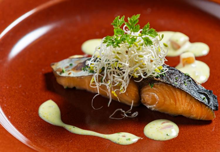 ザ ガーデンハウス シェルエメール(THE GARDEN HOUSE CIER ET MER)。料理。地元・瀬戸内産の食材を使用した逸品を味わえます