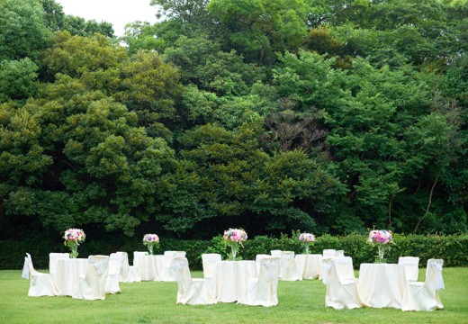 讃岐迎賓館(栗林公園 商工奨励館)。豊かな緑が一面に広がるガーデンが、心地よい時間を演出します