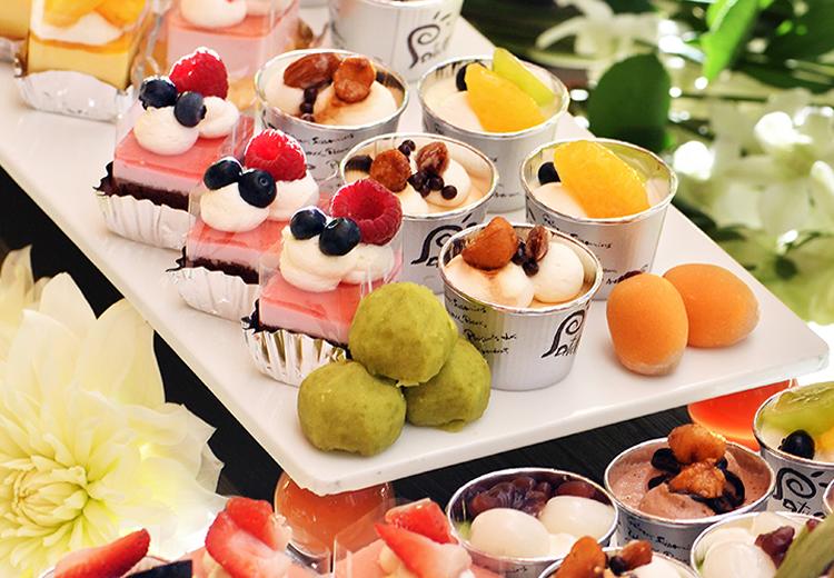 リアントゥール。料理。カラフルなスイーツが揃う華やかなデザートビュッフェ