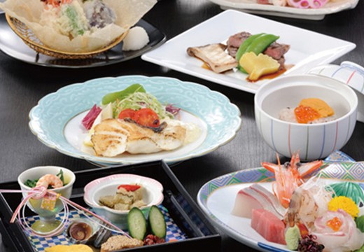 今治国際ホテル。料理。日本料理は料理長の技が光る素材の味を楽しめます