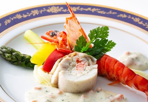 リーガロイヤルホテル新居浜。料理。海老をはじめ、ハレの日にふさわしい贅沢な食材を用います