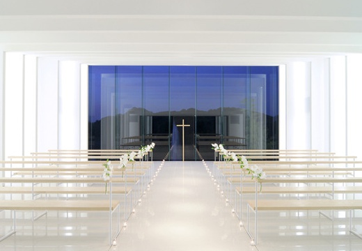 TOBE AUBERGE RESORT(トベ オーベルジュリゾート)。挙式会場。最大150名まで収容できるスペースの広さも魅力的なチャペル