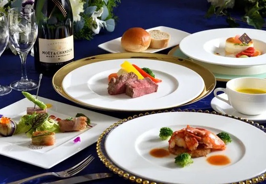 小さな結婚式 松山店。料理。ふたりの希望やゲストの好みに合わせて、多彩な会場からセレクト
