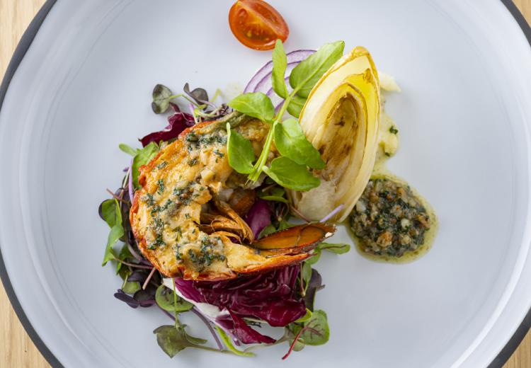 HOTEL LEPO CHAHAL ～RESTAURANT AINO～（ホテル レポ チャハル ～レストラン アイノ～）。料理。瀬戸内の食材を用いて作られるフレンチを堪能できます
