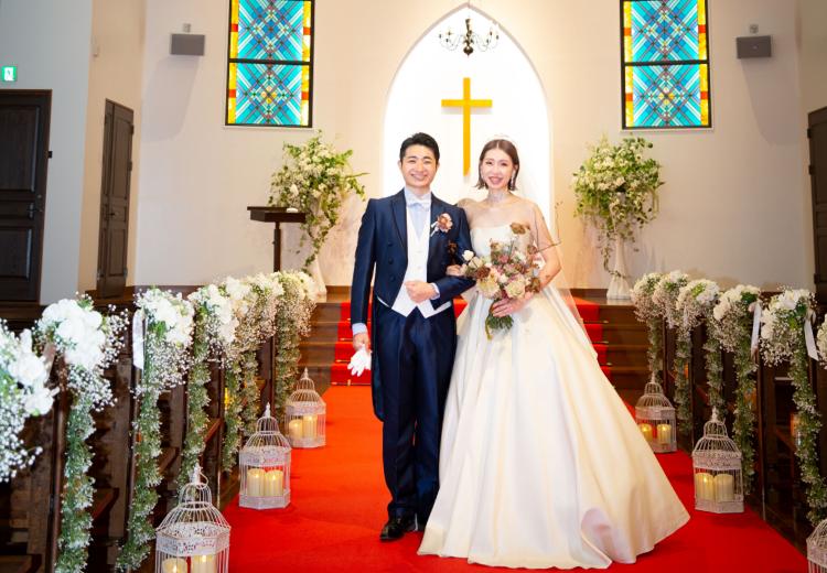 HOTEL LEPO CHAHAL ～RESTAURANT AINO～（ホテル レポ チャハル ～レストラン アイノ～）。挙式会場。祭壇のステンドグラスも美しい「白水台聖アンナ教会」