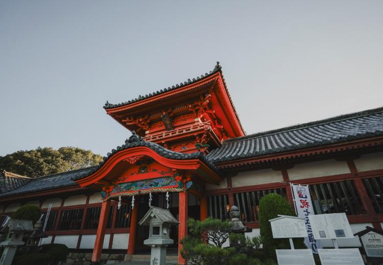 HOTEL LEPO CHAHAL ～RESTAURANT AINO～（ホテル レポ チャハル ～レストラン アイノ～）。挙式会場。日本三大八幡造りのひとつ「伊佐爾波神社」での神前式も可能