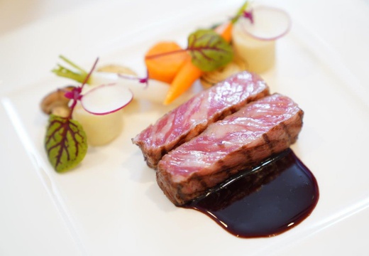 GARDEN TERRACE FUKUOKA HOTELS&RESORTS（ガーデンテラス福岡 ホテルズ＆リゾーツ）。料理。柔らかな食感と奥行きのある味わいを楽しめる肉料理