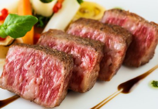 KKRホテル博多。料理。やわらかな食感と奥深い味わいを楽しめる、厳選牛のステーキ