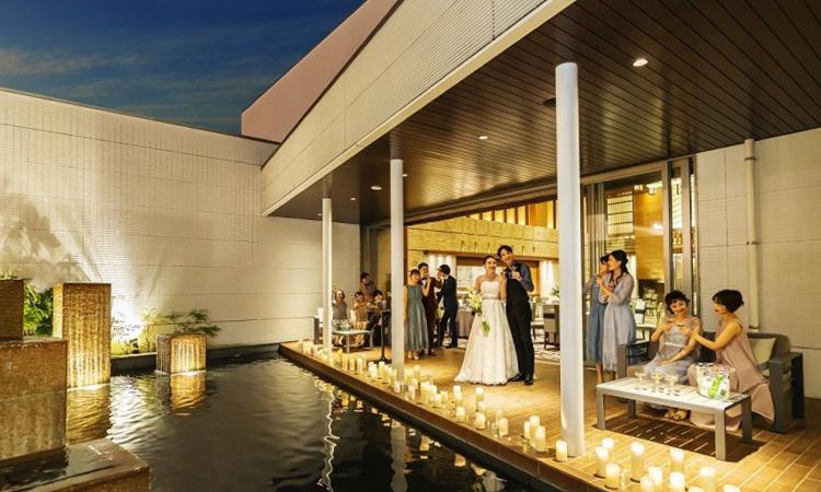 ノートルダム北九州(FIVESTAR WEDDING)。演出・小物。キャンドルの灯がドラマチックな時間を演出するナイトウェディング