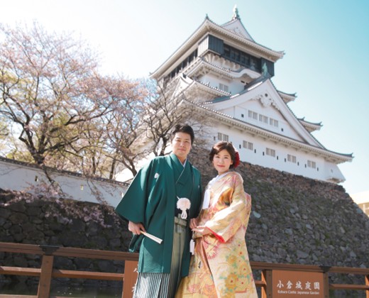ホテルクラウンパレス小倉。演出・小物。小倉城などで前撮りを行うことも可能。幸せの瞬間を形にできます