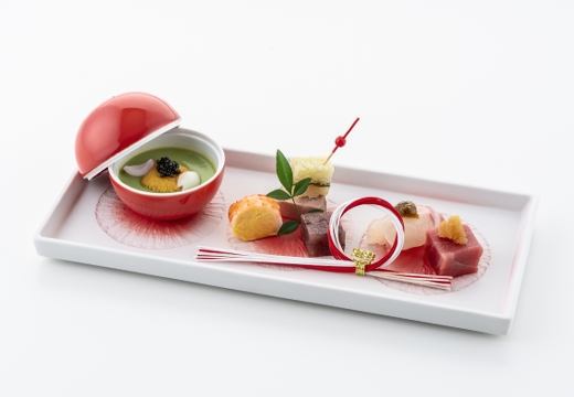Hilton Fukuoka Sea Hawk（ヒルトン福岡シーホーク）。料理。『日の出海老黄身寿司』をはじめ婚礼にふさわしい品が並ぶ祝前菜