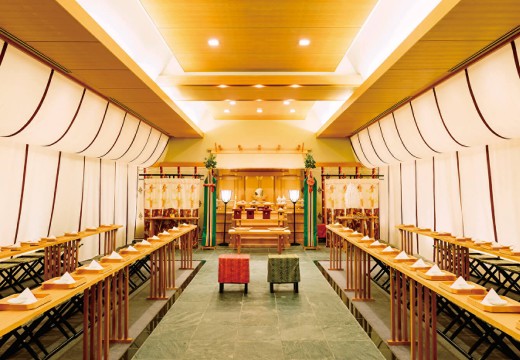 JR九州ステーションホテル小倉。挙式会場。『妙見宮』の神様を祀る神殿で、荘厳な雰囲気の挙式が叶います
