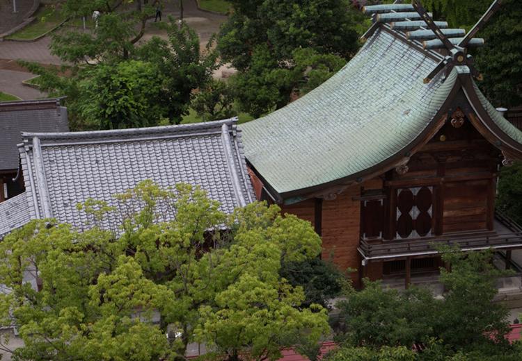 警固神社。西鉄福岡（天神）駅や天神駅からアクセス至便な立地も魅力