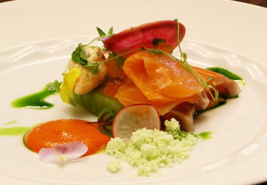 三井港倶楽部。料理。繊細な盛り付けと美味しさがゲストの感動を誘います
