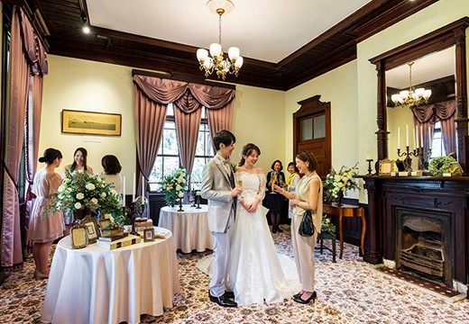 三井港倶楽部。披露宴会場。ゲストと近い距離でアットホームなパーティーが叶う『四ツ山』