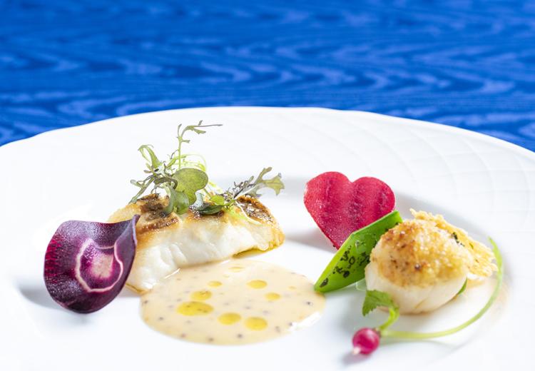 ALCAZAR AVVIO(アルカーサル アヴィオ)。料理。最も美味しく食べられるように出来立ての料理が提供されます