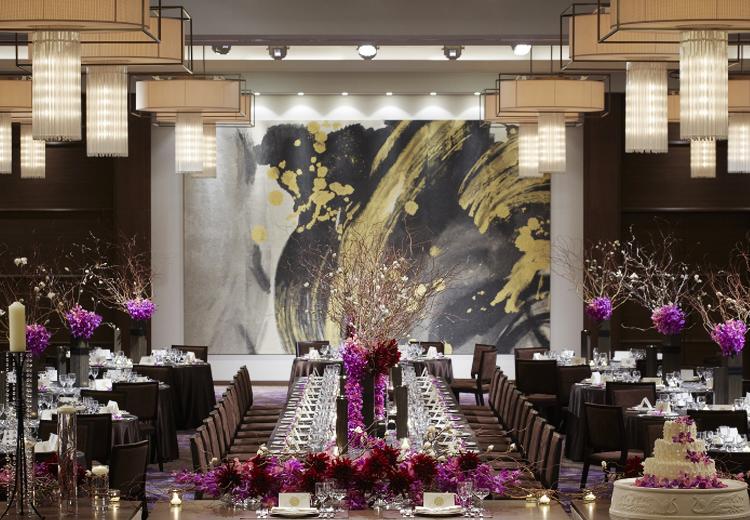 萃香園ホテル。披露宴会場。老舗ホテルならではの高級感溢れる雰囲気が魅力的な『鶴の間』