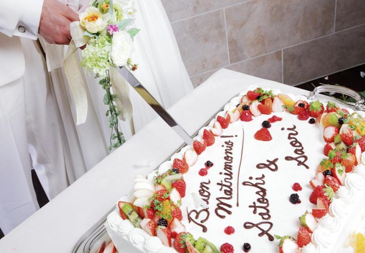 il Cortile（イルコルティーレ）。料理。ウェディングケーキはパティシエがふたりのために手作り
