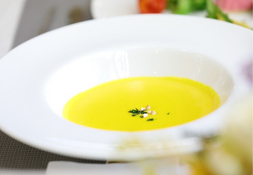 GREEN HILL（グリーンヒル）。料理。素材の良さを引き出すように、じっくりと調理されたスープ