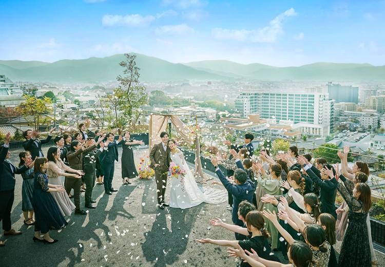 Hilltop Resort YAMANOUE(ヒルトップリゾート山の上/ヒルトップリゾート福岡内)。挙式会場。都心とは思えない標高160mの天空ガーデンは必見です