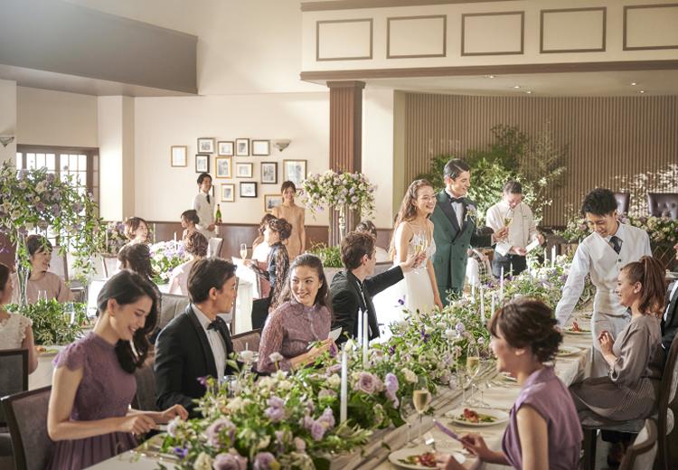 GARDEN WEDDING ARCADIA KOKURA（ガーデンウェディング アルカディア小倉）。披露宴会場。清楚で高貴な『イギリス館』は可憐な装花や装飾が似合います