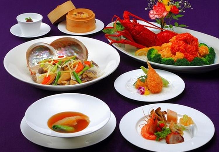 PREMIUM WEDDING Hassenkaku(プレミアム ウェディング 八仙閣)。フカヒレなど高級食材を使用した多彩なコースよりセレクト