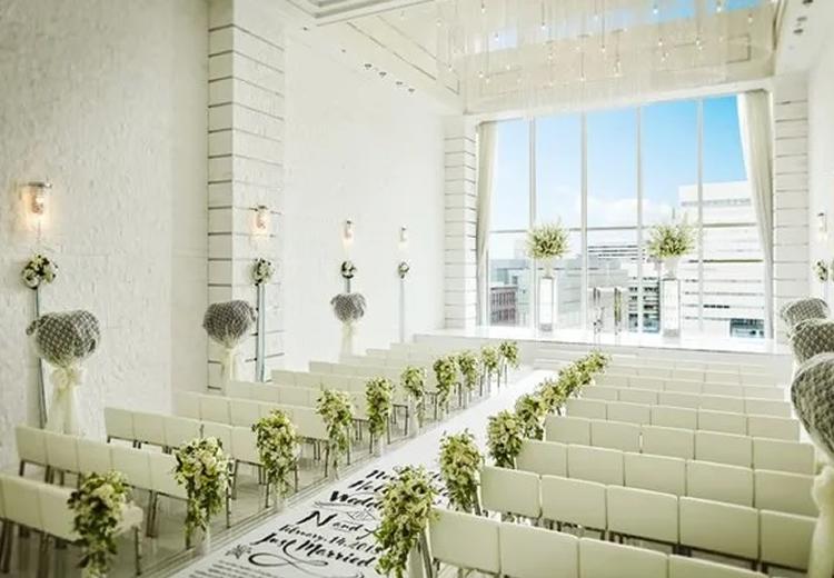 ルクリアモーレ福岡。挙式会場。少人数ウェディングから最大140名までの挙式が可能です