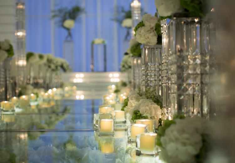 ルクリアモーレ福岡。挙式会場。美しい夜景に彩られたナイトウェディングも執り行えます