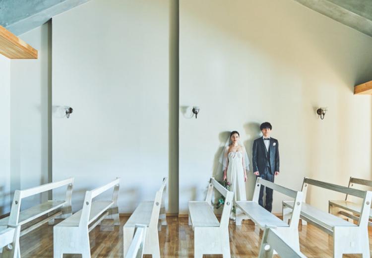 Flairge 桜坂（フレアージュ 桜坂）。挙式会場。フランスの小さな教会をイメージしてデザインされた空間