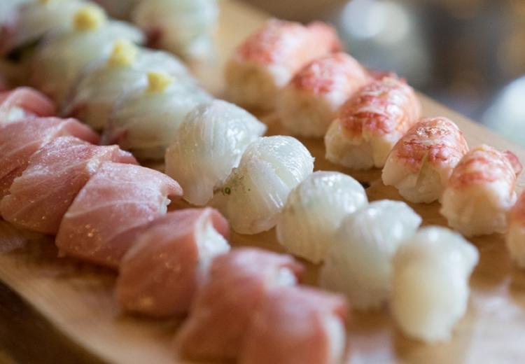 国指定重要文化財 旧松本邸(西日本工業倶楽部)。料理。ふたりのこだわりを活かしたメニューでゲストをおもてなし