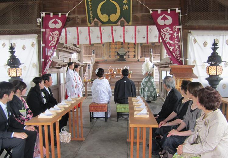 愛宕神社（日本三大愛宕）。心地よい緊張感の中、日本の伝統を感じられる挙式が実現